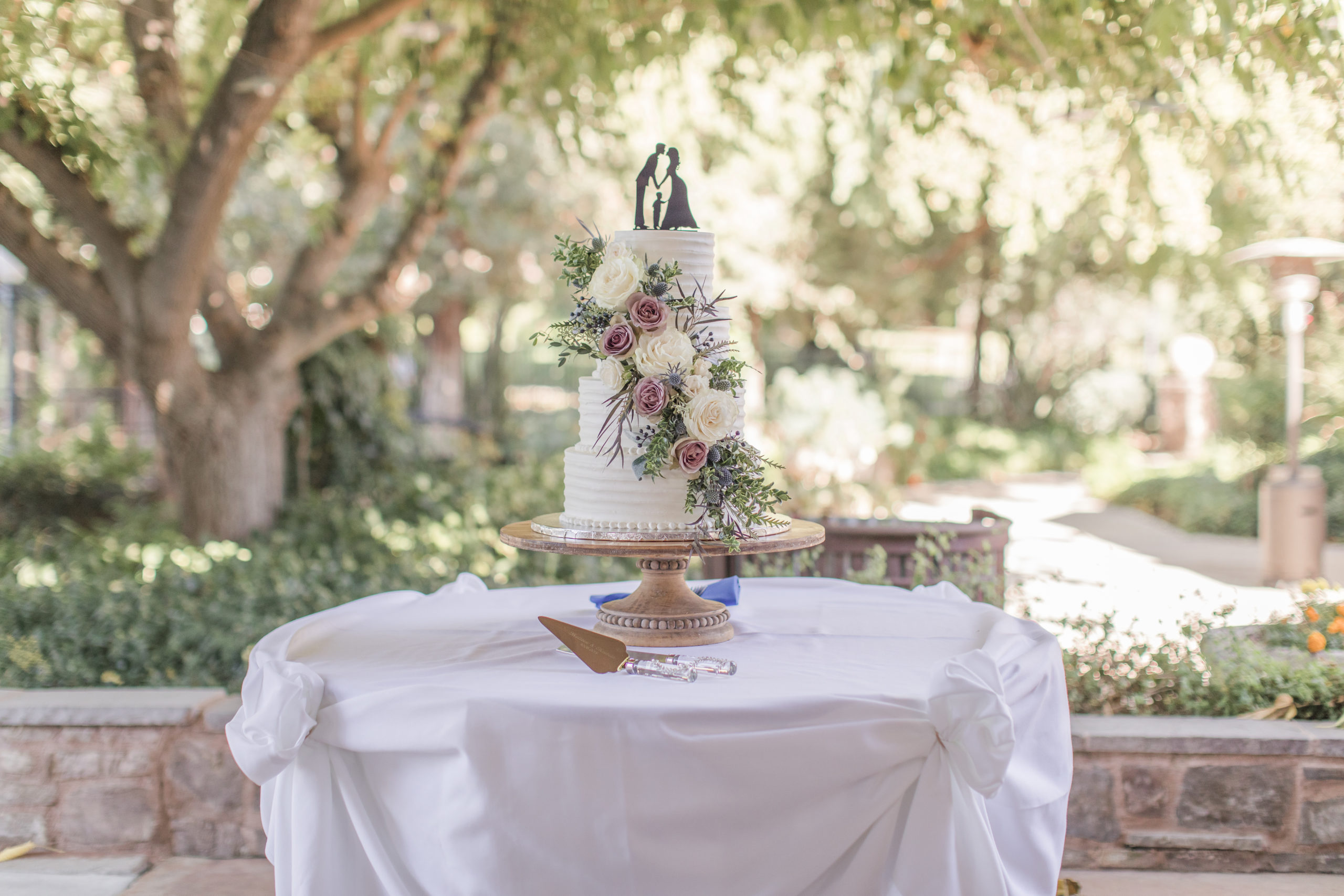 Wolf Lakes Wedding wedding cake