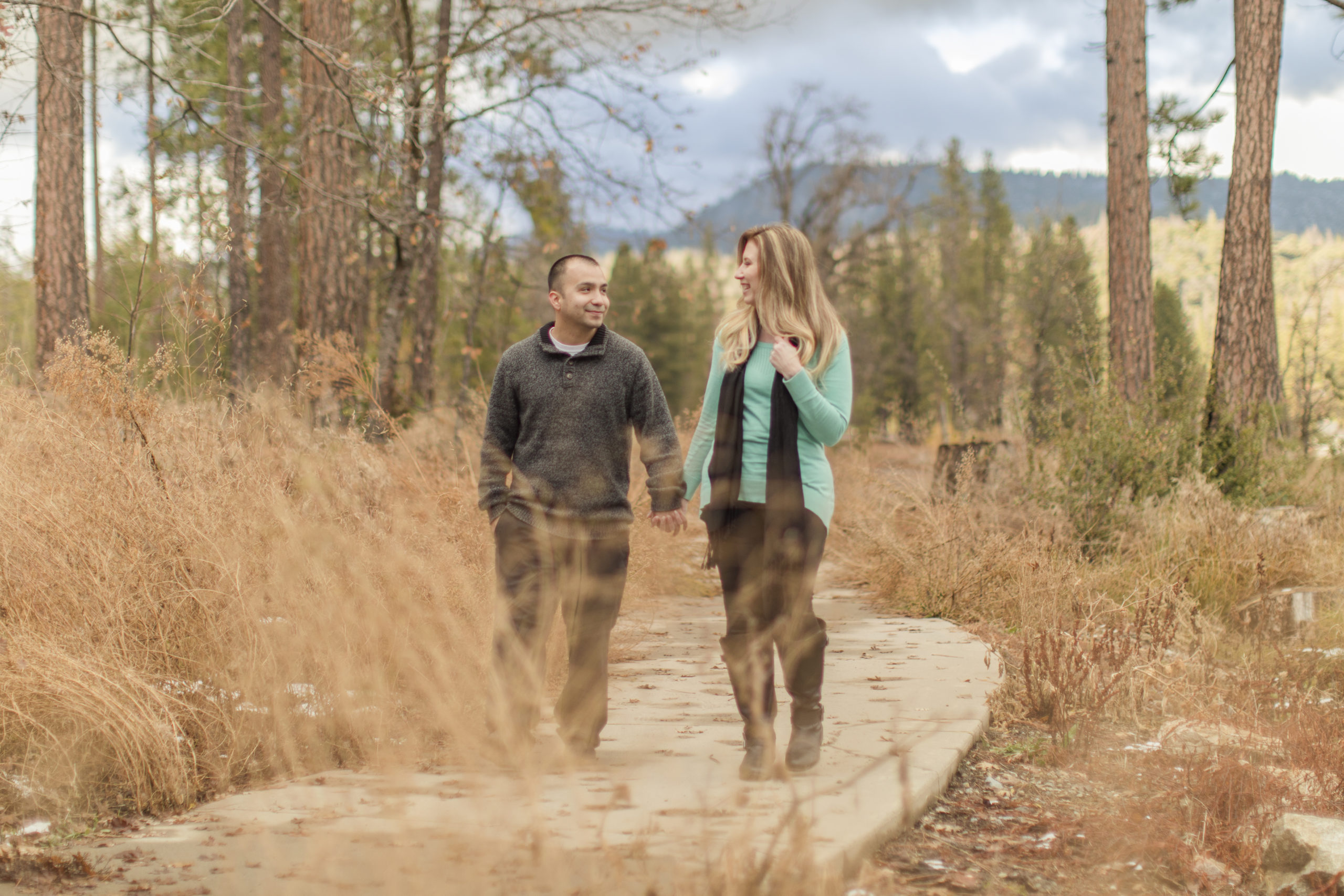 choosing engagement outfits for outdoor session
